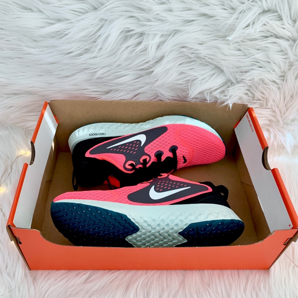New Women’s Nike Legend React Athletic Shoes - Picture 7 of 7